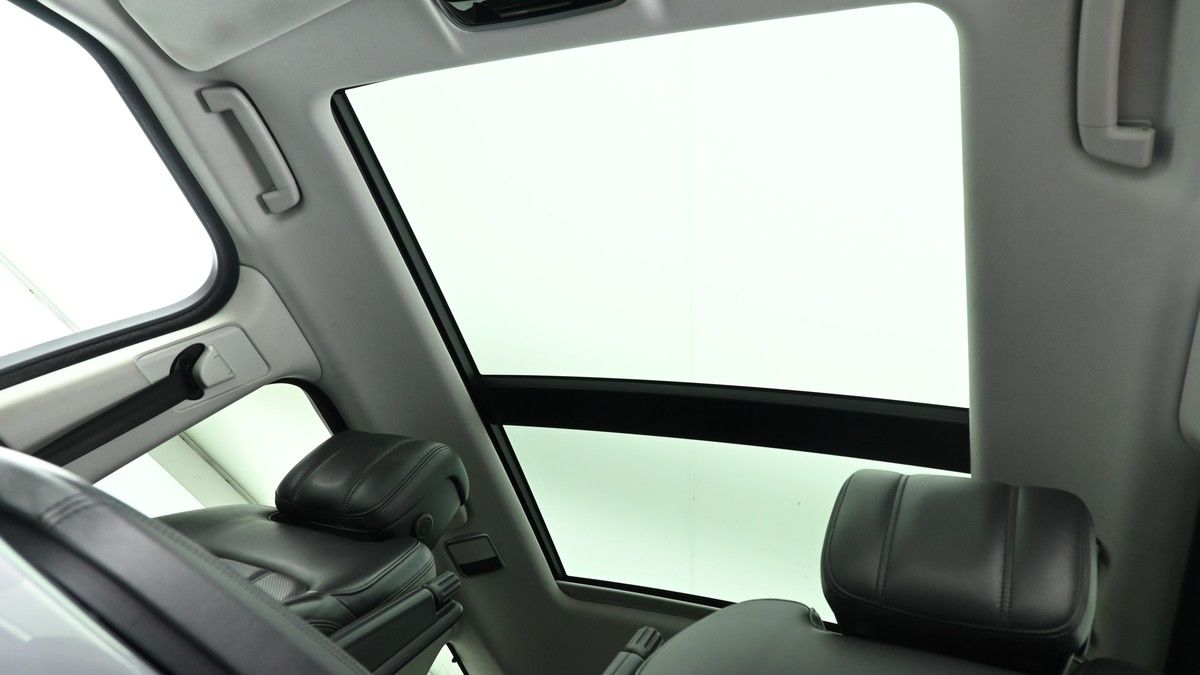 Land Rover Range Rover Sport Image 2