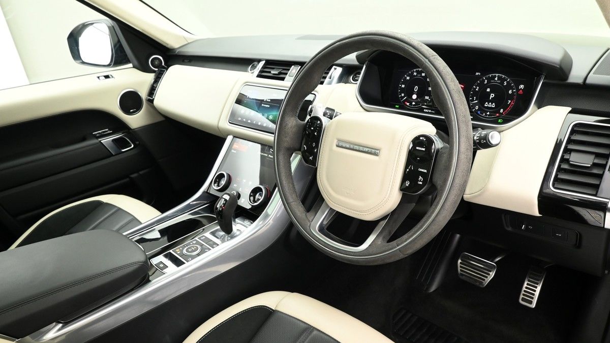 Land Rover Range Rover Sport Image 3