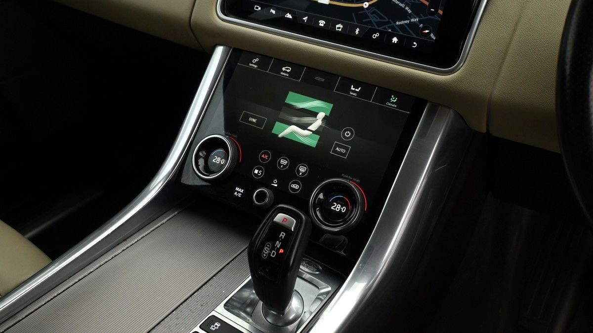 Land Rover Range Rover Sport Image 11