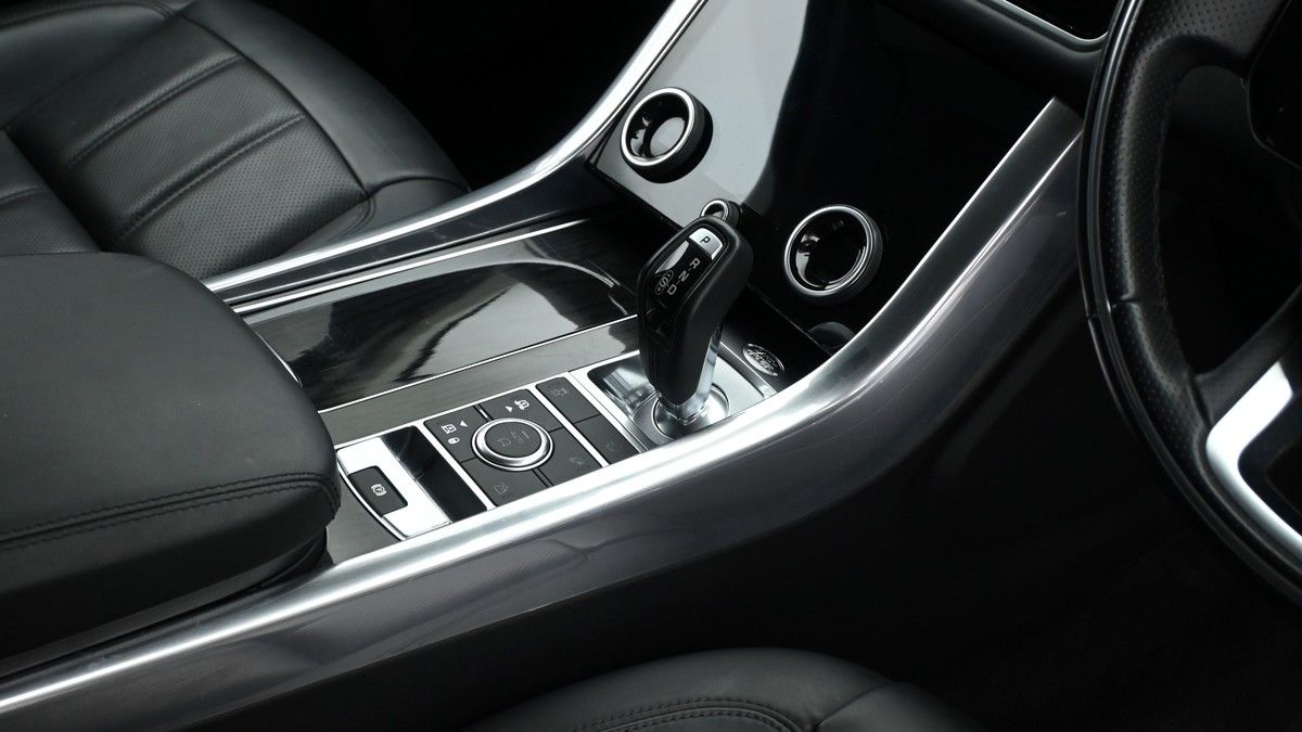 Land Rover Range Rover Sport Image 2