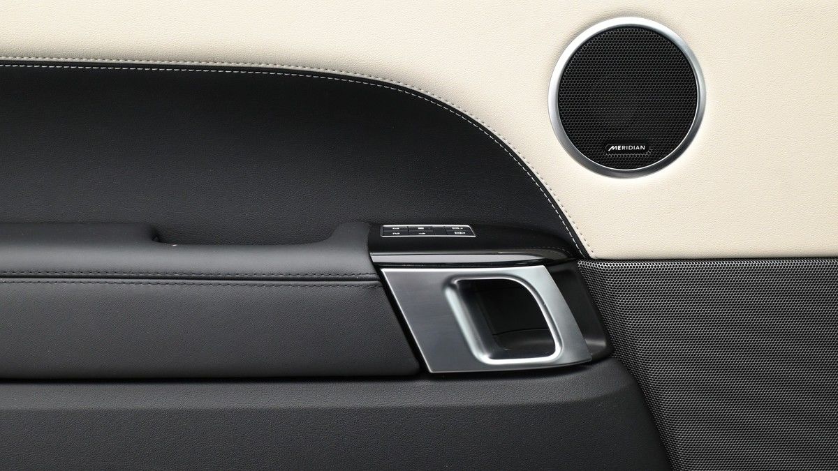 Land Rover Range Rover Sport Image 13