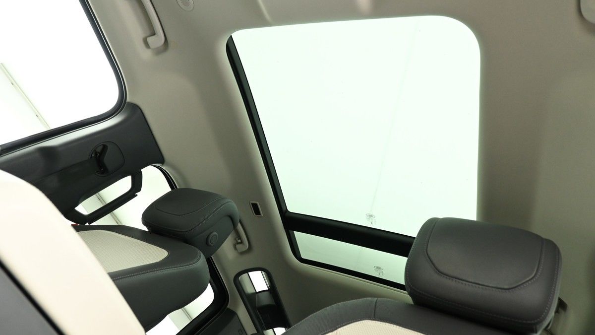 Land Rover Range Rover Sport Image 2