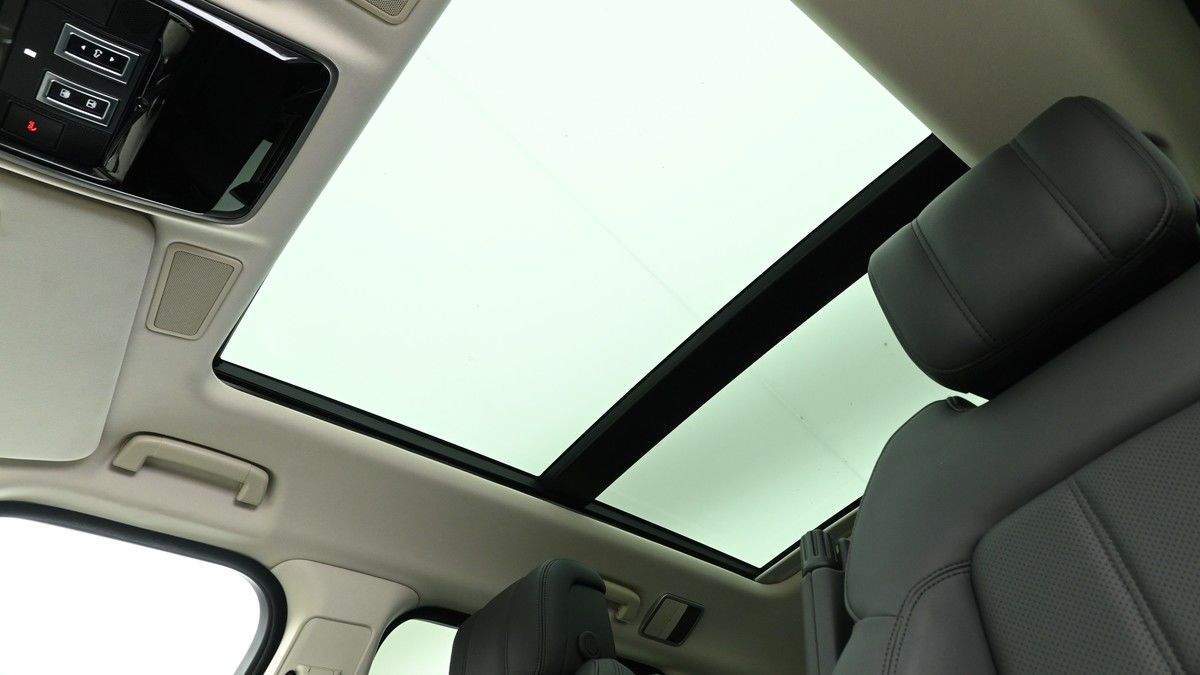 Land Rover Range Rover Sport Image 2