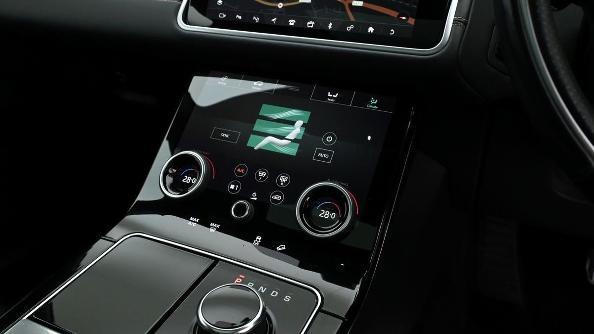 Land Rover Range Rover Velar Image 12