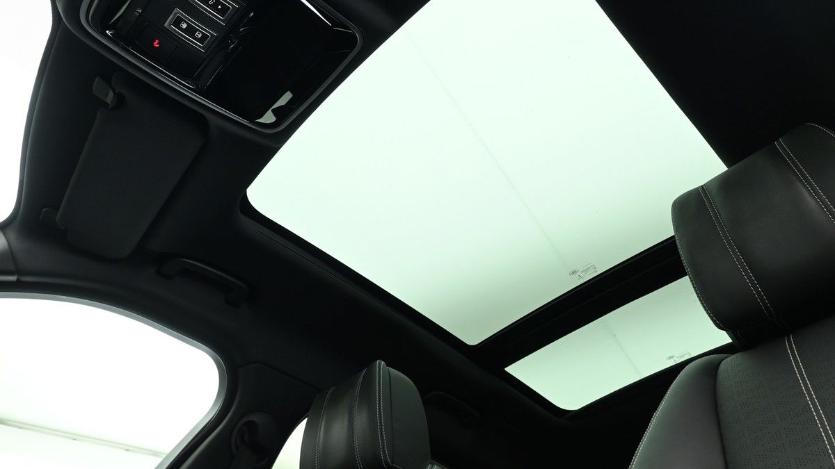 Land Rover Range Rover Velar Image 2