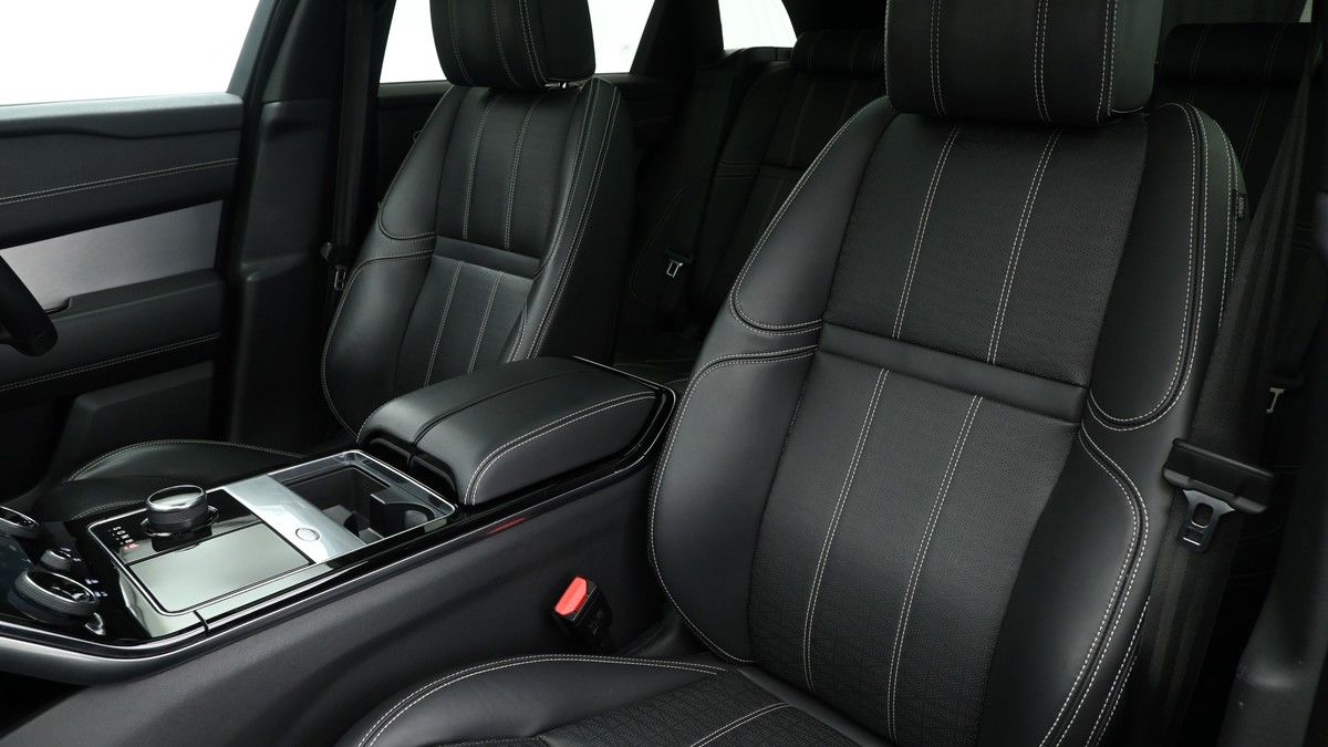 Land Rover Range Rover Velar Image 4