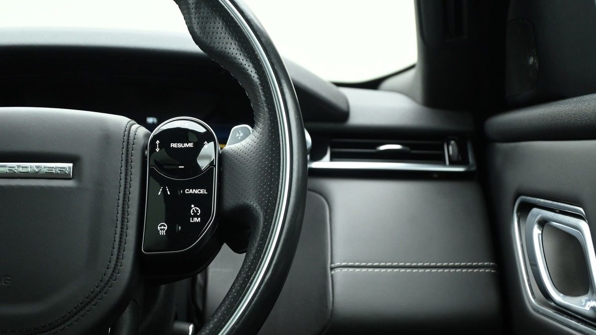 Land Rover Range Rover Velar Image 16
