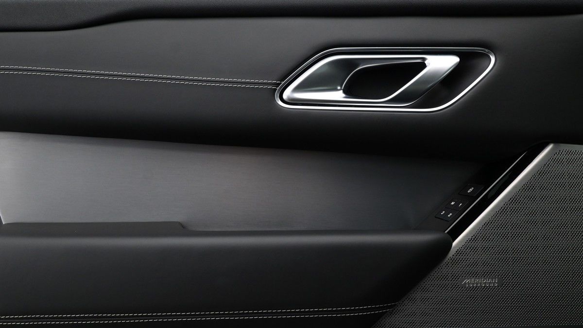 Land Rover Range Rover Velar Image 13