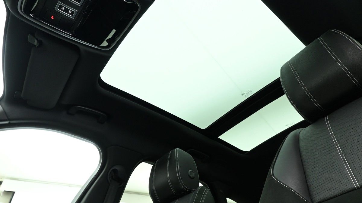 Land Rover Range Rover Velar Image 2