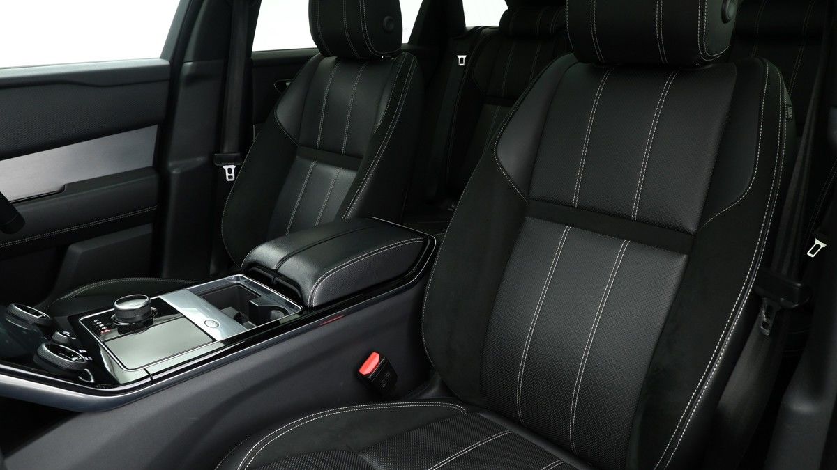 Land Rover Range Rover Velar Image 4