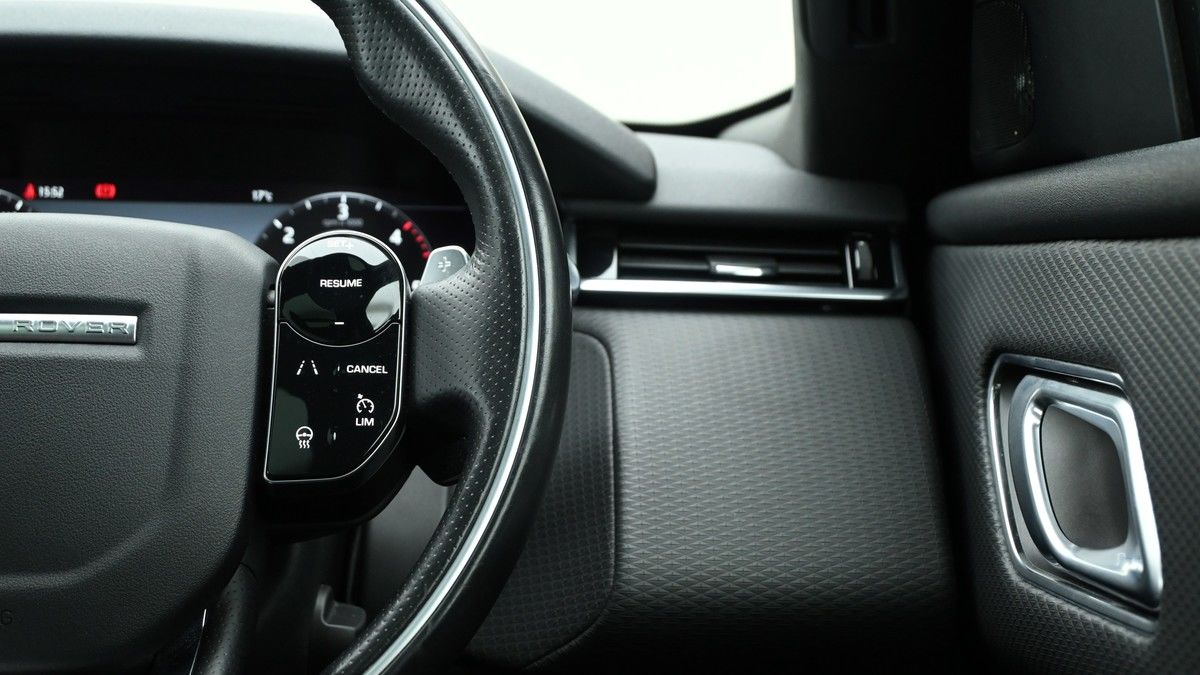 Land Rover Range Rover Velar Image 16