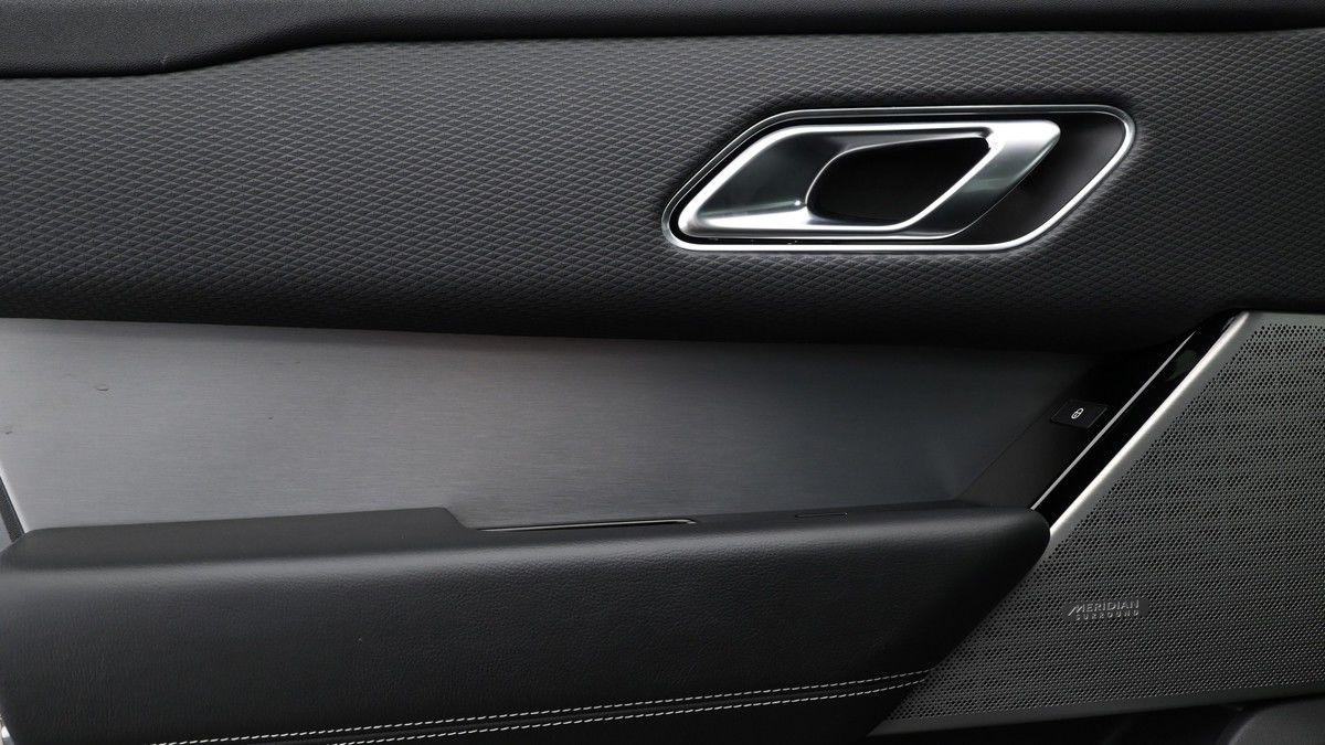 Land Rover Range Rover Velar Image 13