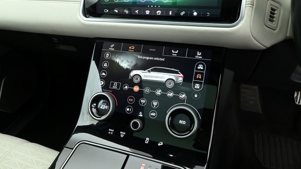 Land Rover Range Rover Velar Image 12