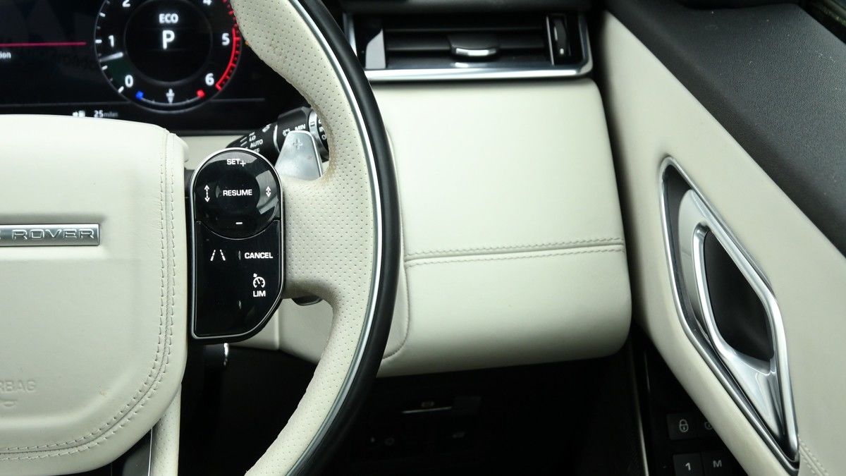 Land Rover Range Rover Velar Image 16