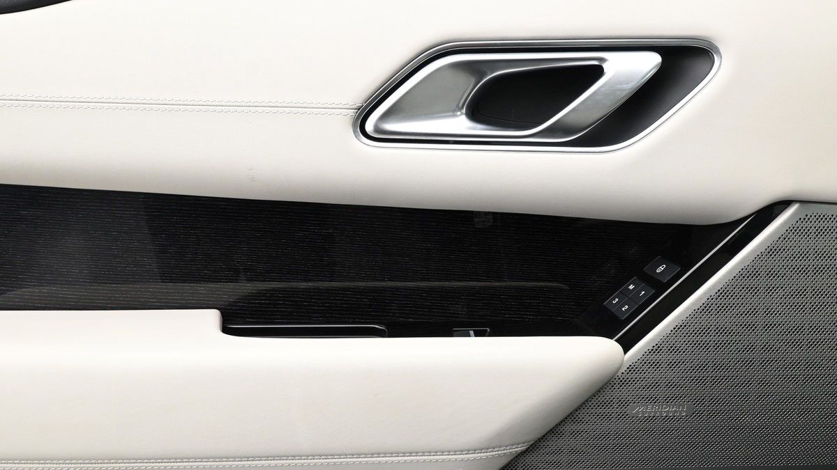 Land Rover Range Rover Velar Image 13