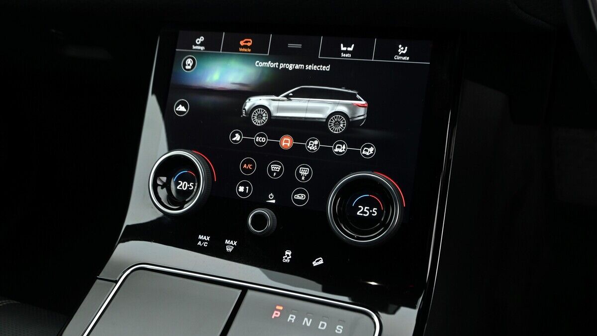Land Rover Range Rover Velar Urban Image 12