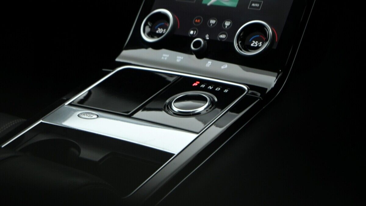 Land Rover Range Rover Velar Urban Image 2