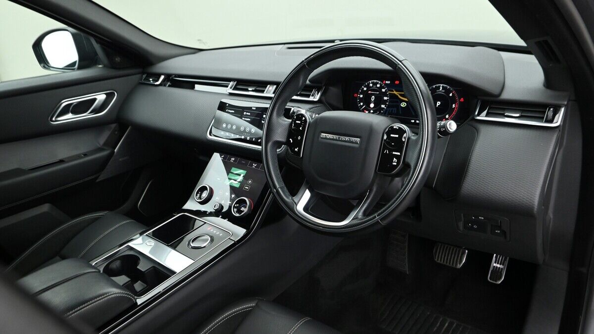 Land Rover Range Rover Velar Urban Image 3