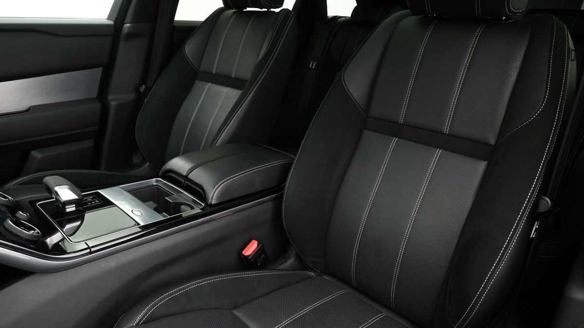 Land Rover Range Rover Velar Image 4