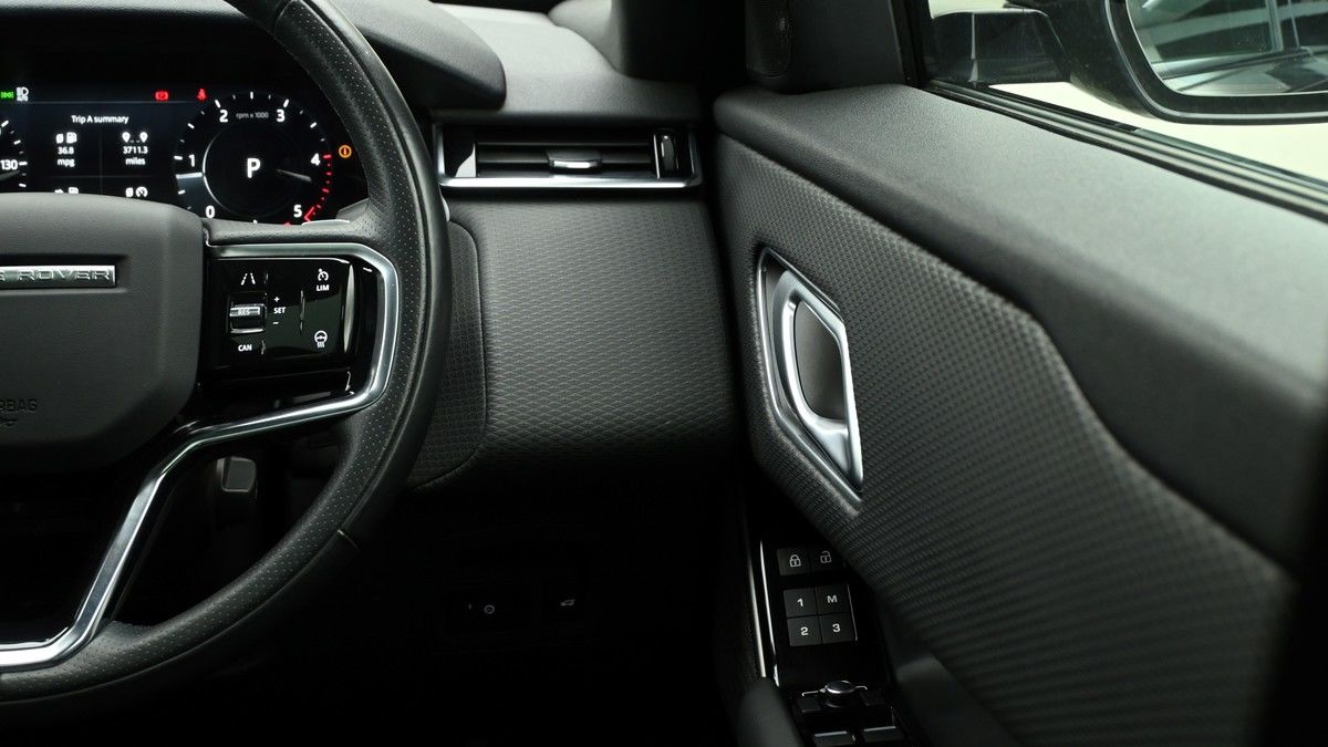 Land Rover Range Rover Velar Image 16