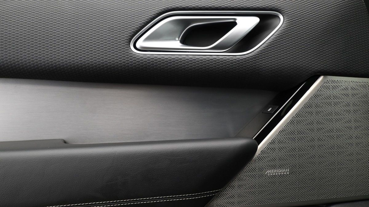 Land Rover Range Rover Velar Image 13
