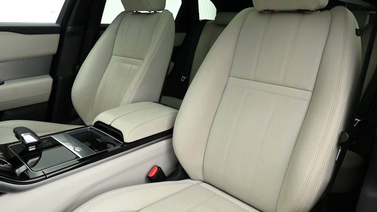 Land Rover Range Rover Velar Image 4
