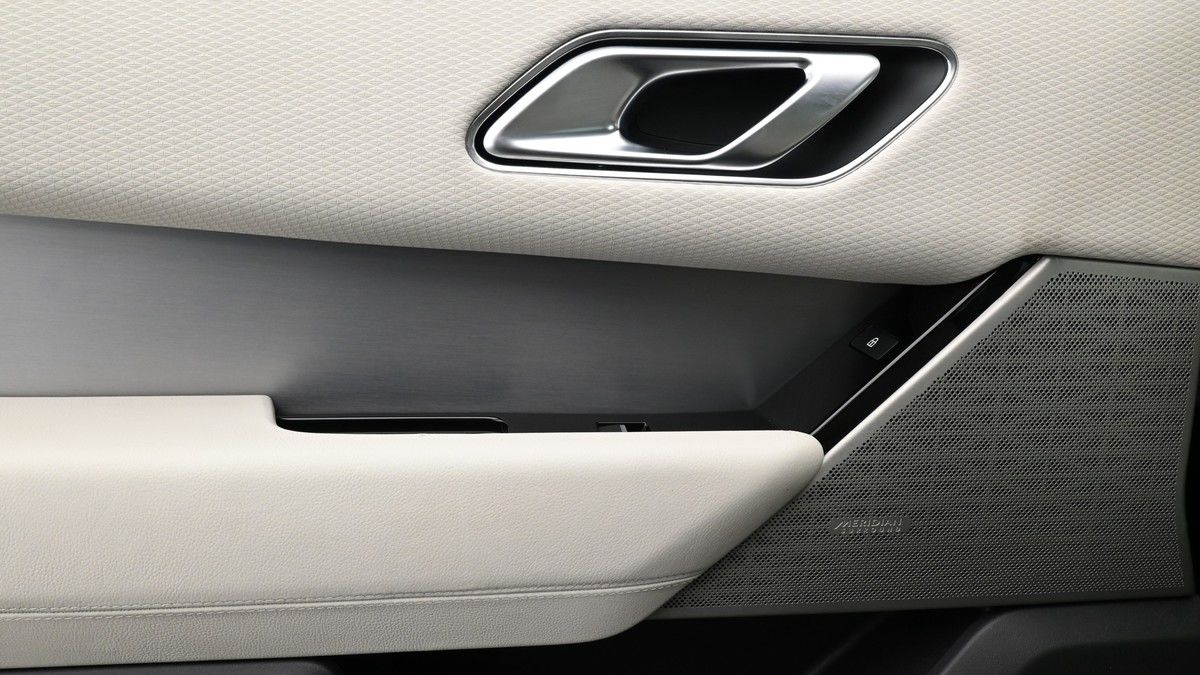Land Rover Range Rover Velar Image 13