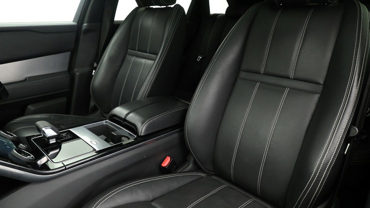 Land Rover Range Rover Velar Image 4