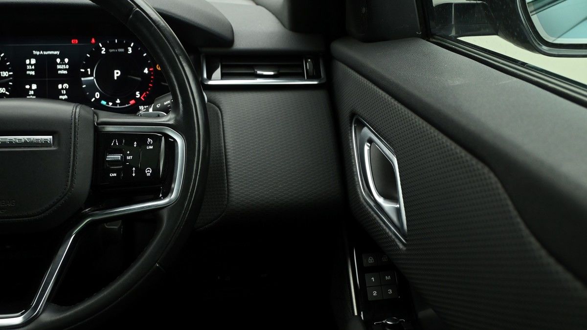 Land Rover Range Rover Velar Image 16