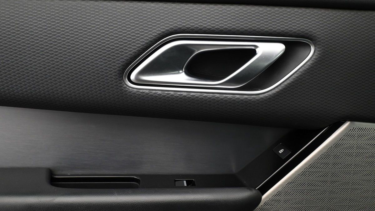 Land Rover Range Rover Velar Image 13