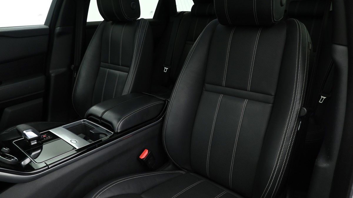 Land Rover Range Rover Velar Image 4