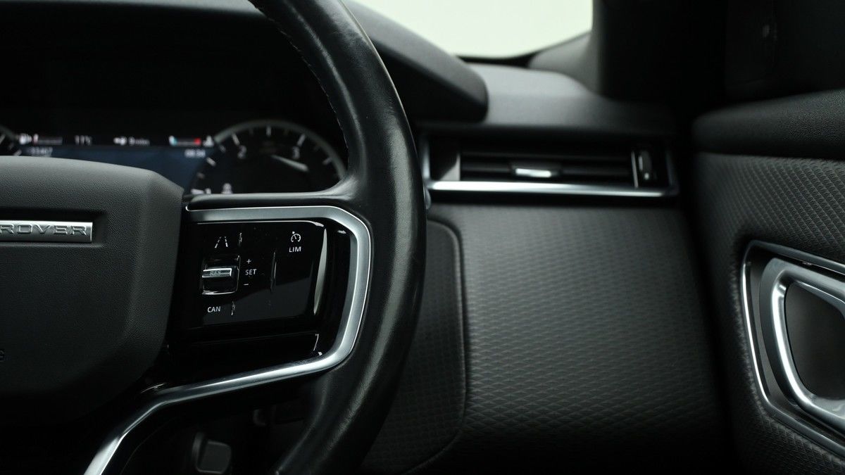Land Rover Range Rover Velar Image 16