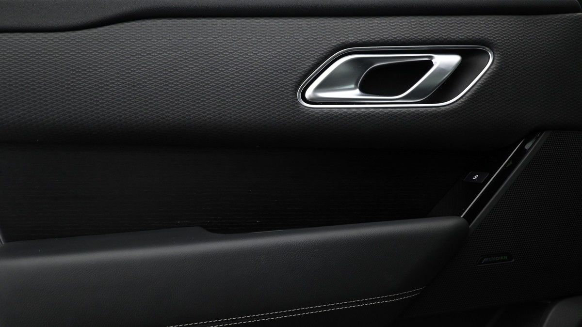 Land Rover Range Rover Velar Image 13