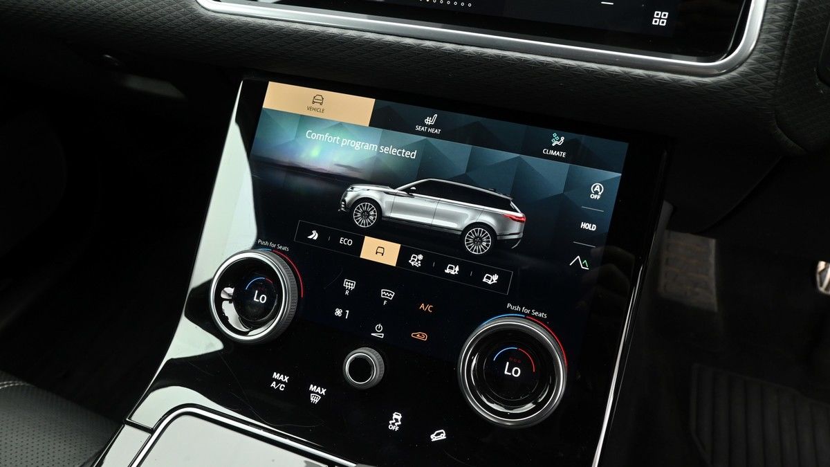 Land Rover Range Rover Velar Image 12