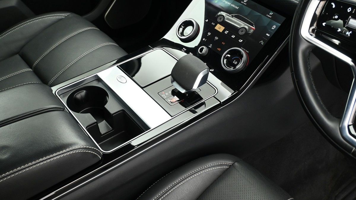 Land Rover Range Rover Velar Image 2