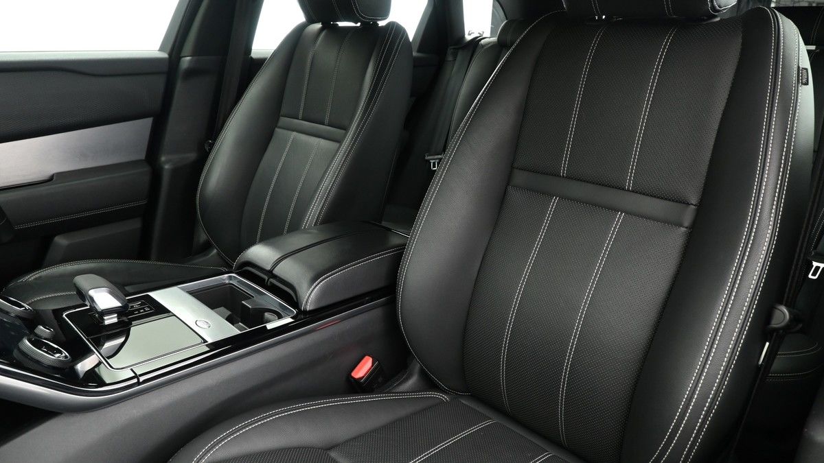 Land Rover Range Rover Velar Image 4