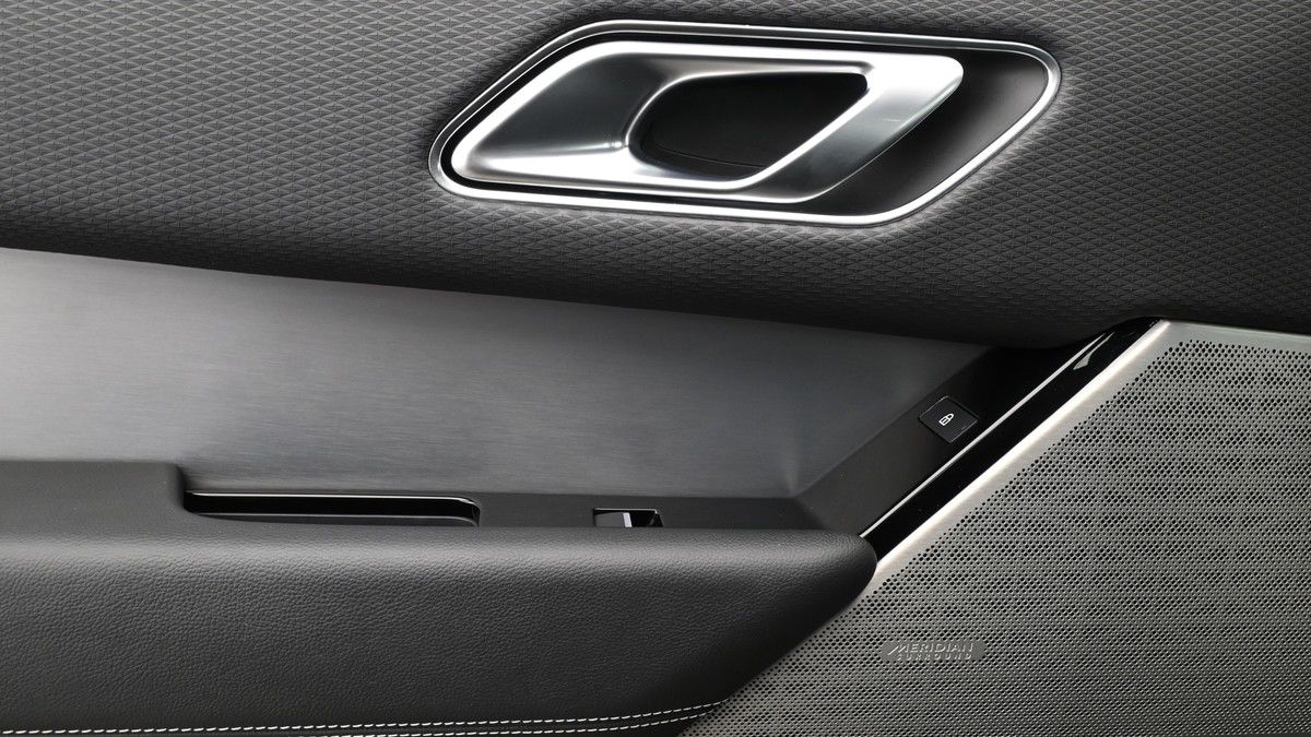 Land Rover Range Rover Velar Image 13