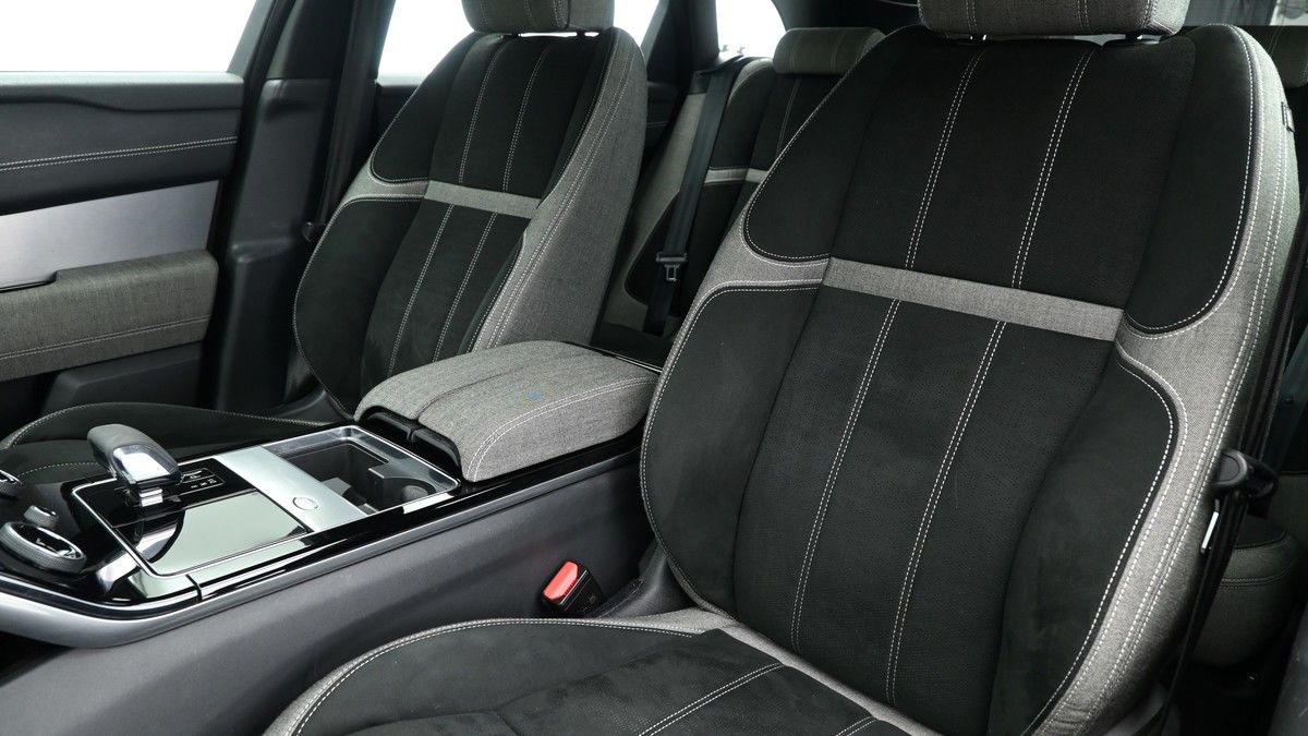 Land Rover Range Rover Velar Image 4
