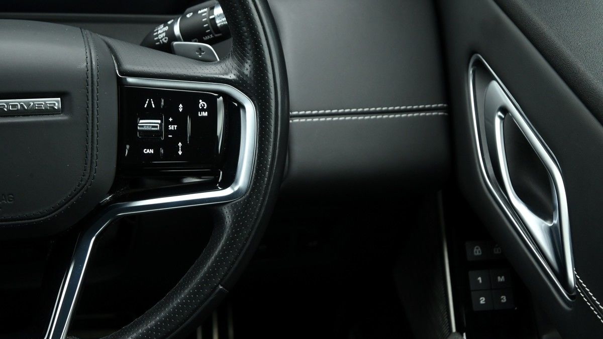 Land Rover Range Rover Velar Image 16