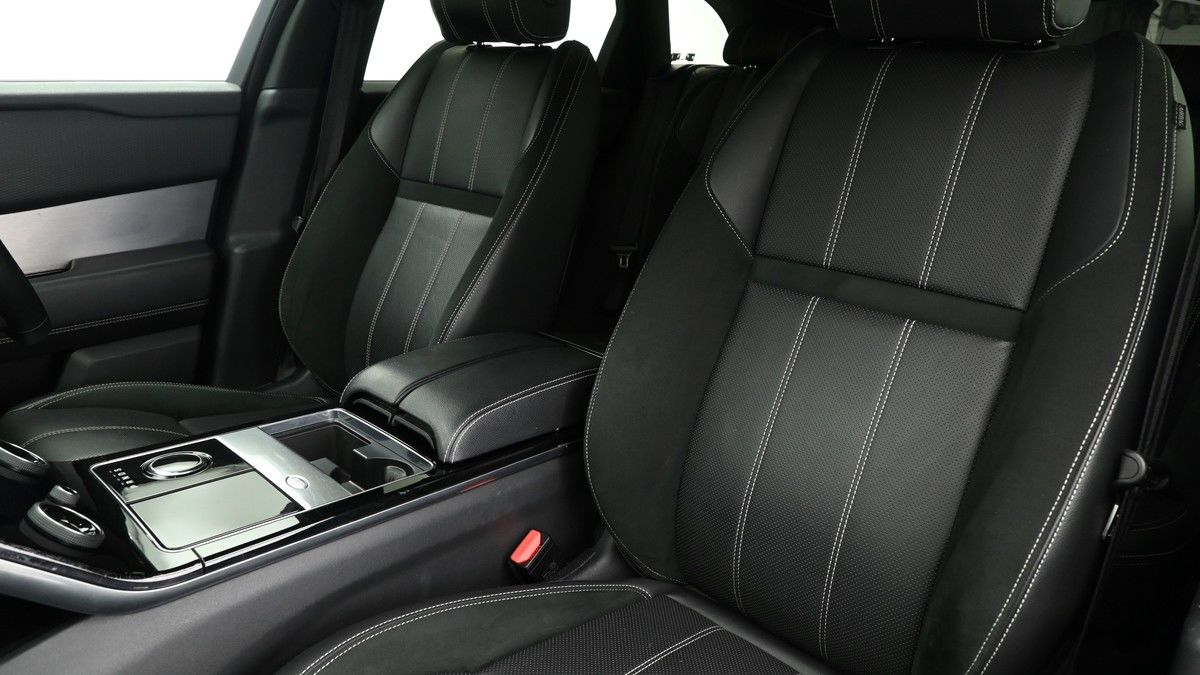 Land Rover Range Rover Velar Image 4