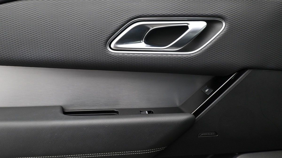 Land Rover Range Rover Velar Image 13