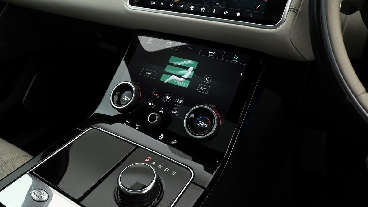 Land Rover Range Rover Velar Image 12