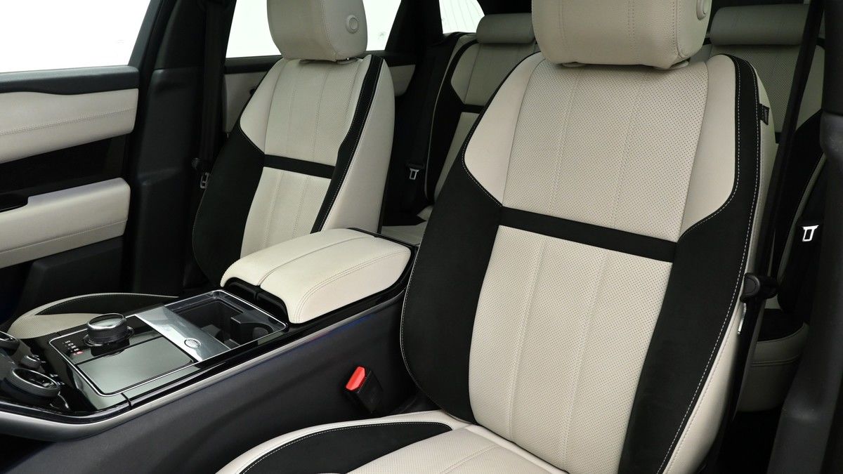 Land Rover Range Rover Velar Image 4