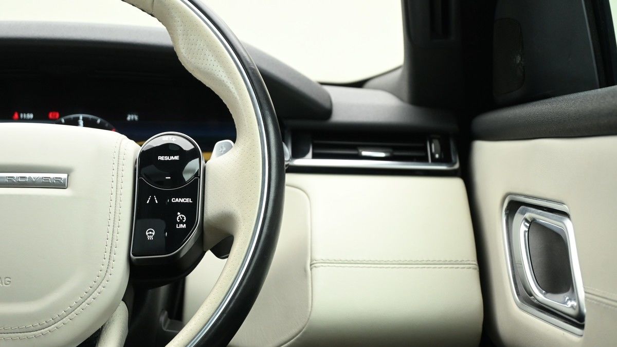 Land Rover Range Rover Velar Image 16