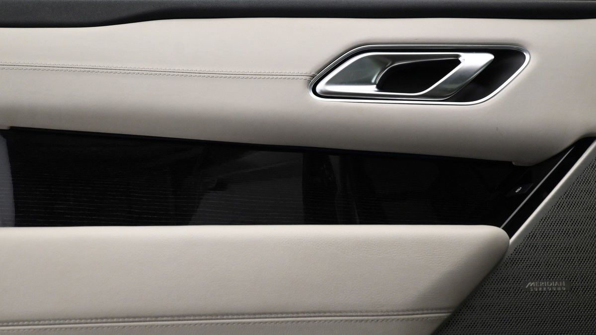 Land Rover Range Rover Velar Image 13