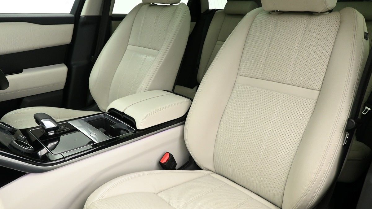 Land Rover Range Rover Velar Image 4