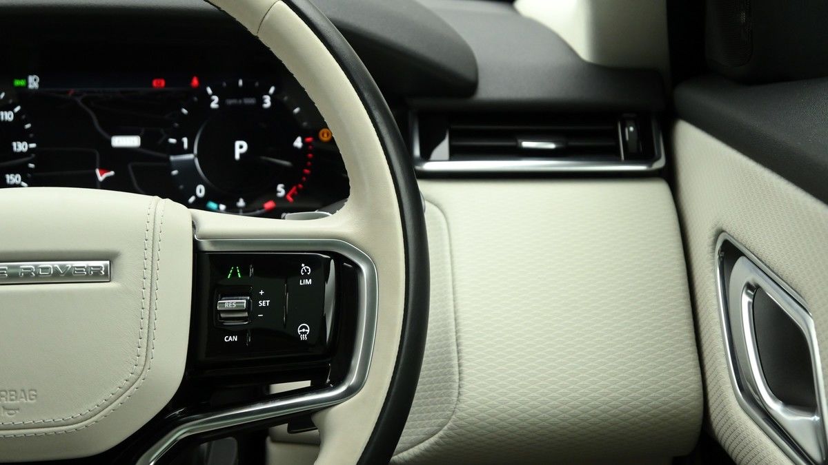 Land Rover Range Rover Velar Image 16
