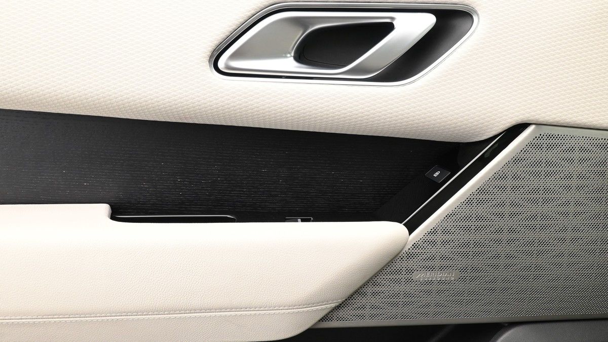 Land Rover Range Rover Velar Image 13