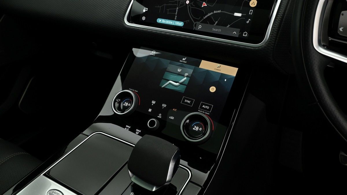 Land Rover Range Rover Velar Image 12