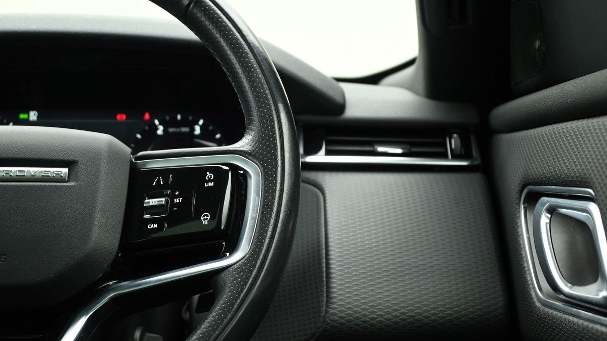 Land Rover Range Rover Velar Image 16